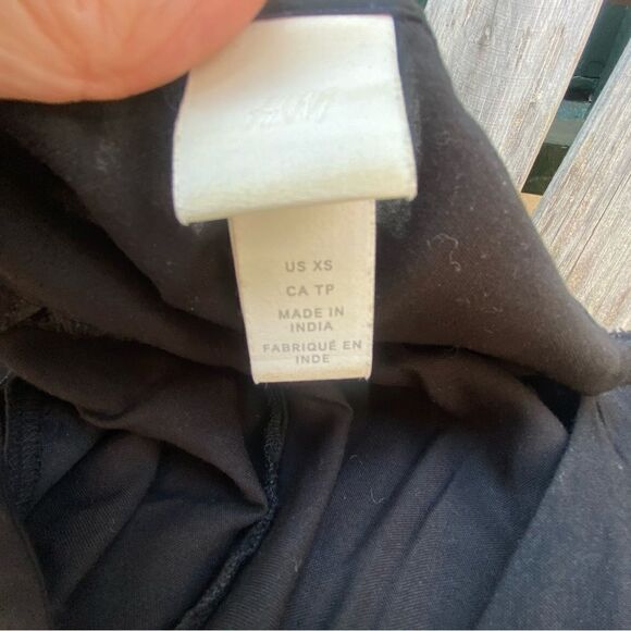 H&M black flowy maxi dress size XS - Picture 5 of 6